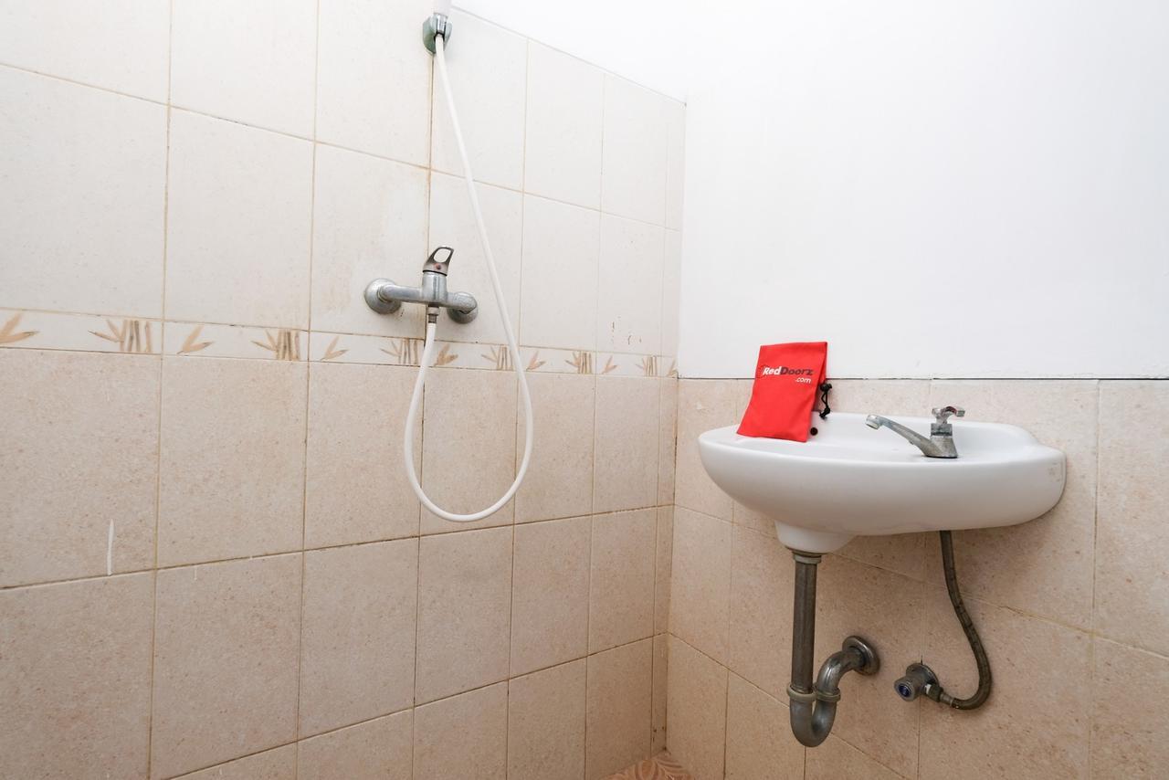 Reddoorz Plus Near Simpang Lima Semarang Zewnętrze zdjęcie
