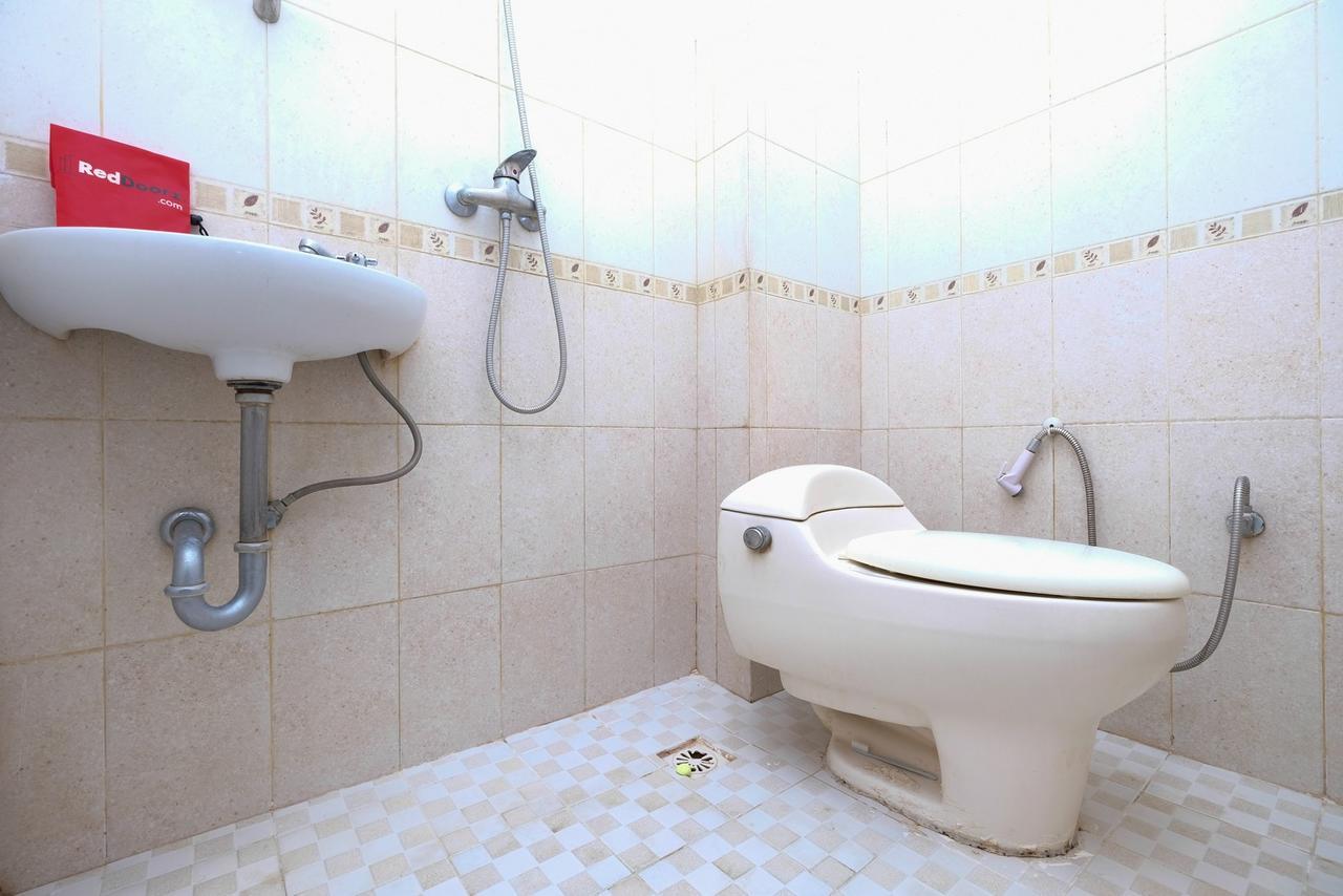 Reddoorz Plus Near Simpang Lima Semarang Zewnętrze zdjęcie