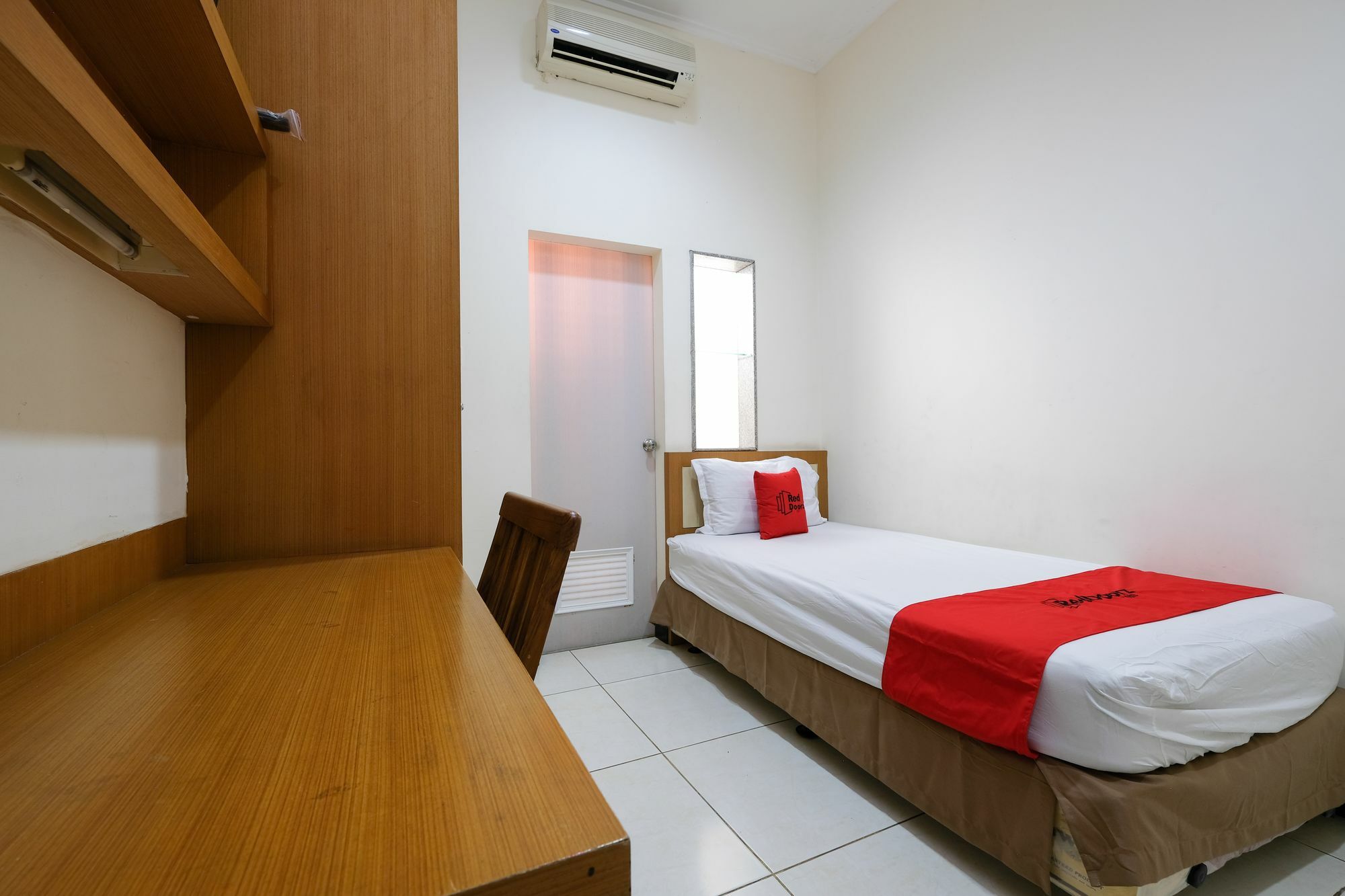 Reddoorz Plus Near Simpang Lima Semarang Zewnętrze zdjęcie