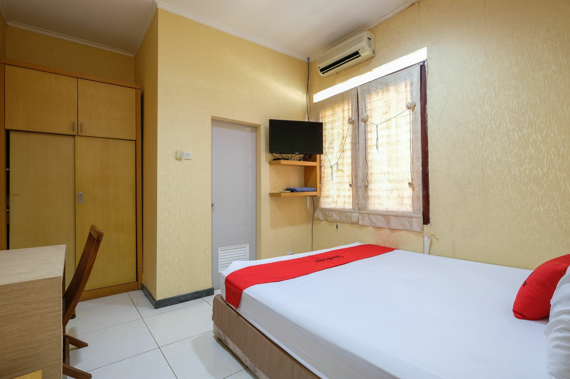 Reddoorz Plus Near Simpang Lima Semarang Zewnętrze zdjęcie